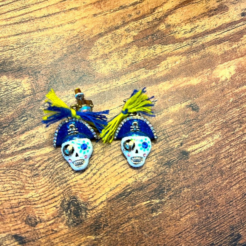 Adorable Betsey Johnson Pirate Skull Studs
